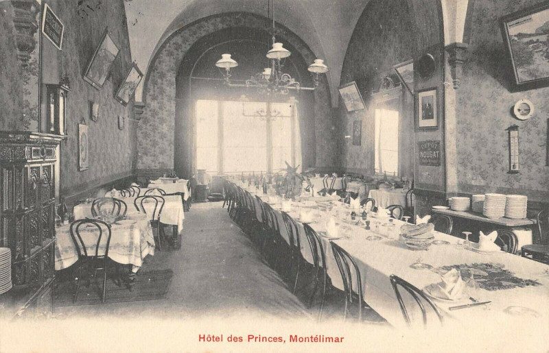 Carte postale ancienne Montelimar Hotel Des Princes à Montélimar
