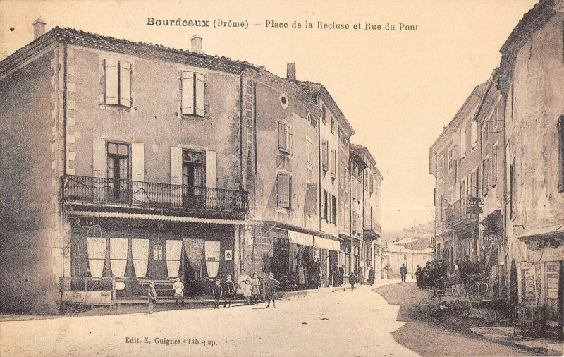 Carte postale ancienne Bourdeaux Place De La Recluse Et Rue Du Pont à Bourdeaux