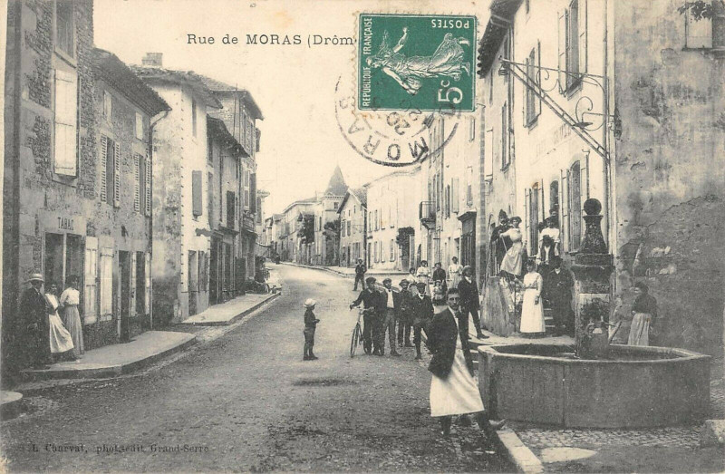 Carte postale ancienne Rue De Moras Drome