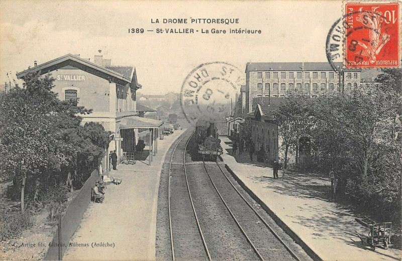 Carte postale ancienne Saint Vallier La Gare Interieur à Saint-Vallier