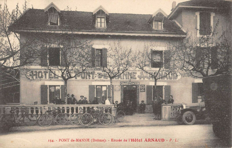 Carte postale ancienne Pont De Manne Entree De L'Hotel Arnaud