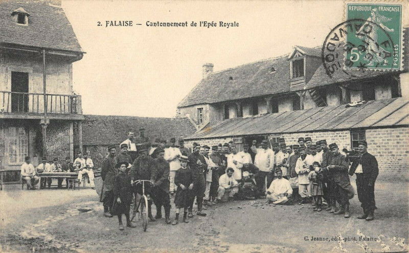 Carte postale ancienne Falaise Cantonnement De L'Epee Royale à Falaise