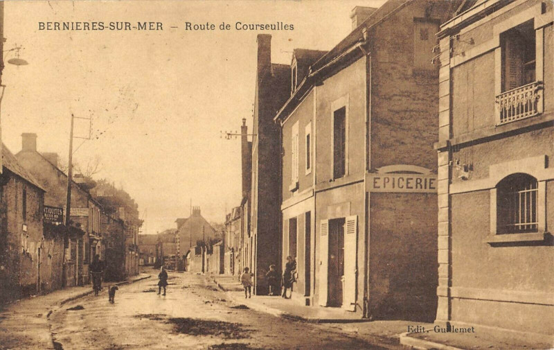 Carte postale ancienne Bernieres Sur Mer Route De Courseulles