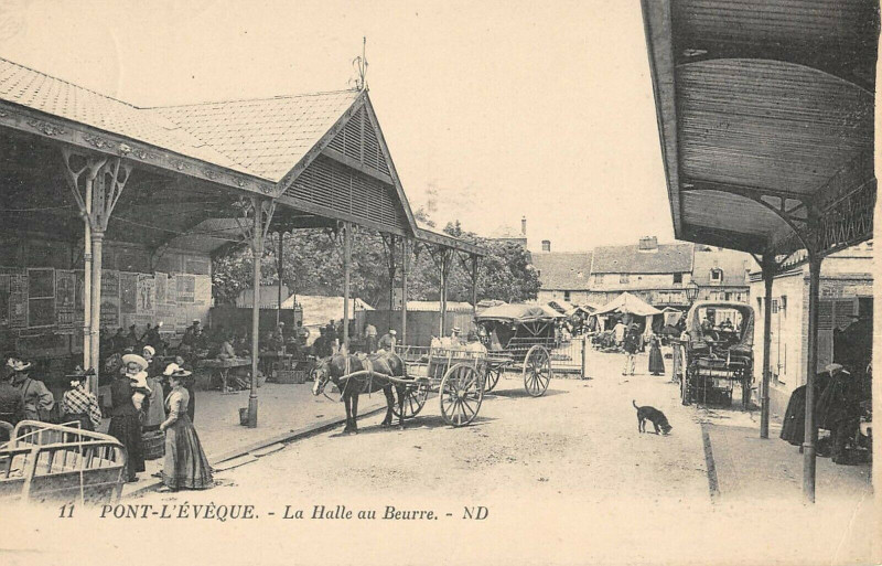 Carte postale ancienne Pont L'Eveque La Halle Au Beurre