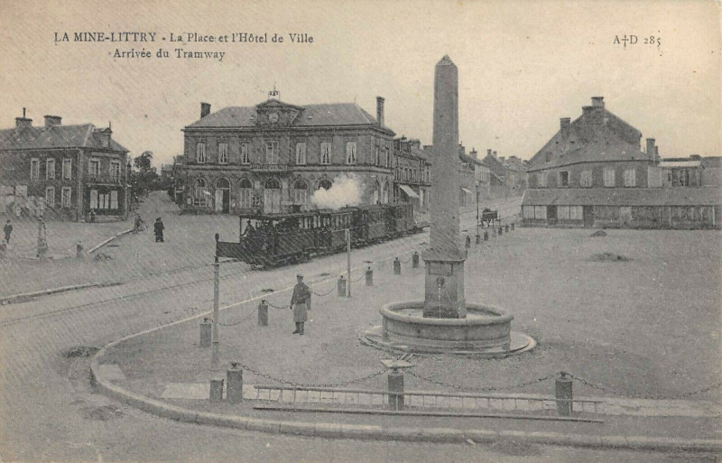 Carte postale ancienne La Mine Littry La Place Arrivee Du Tramway