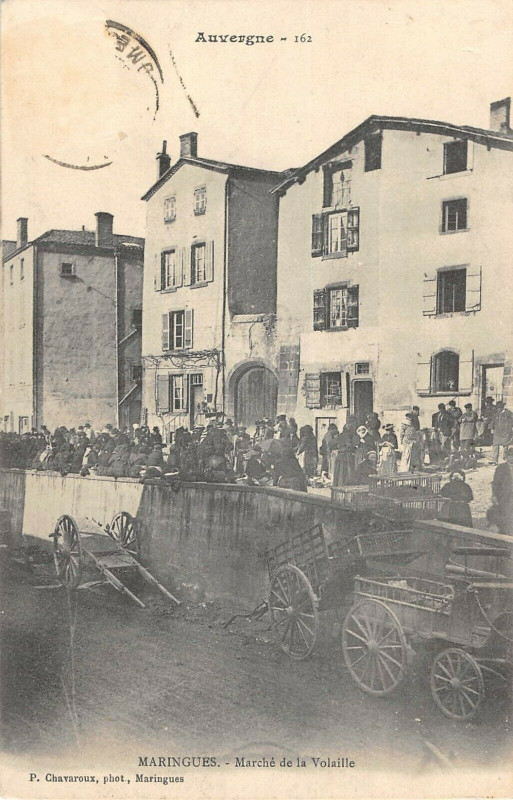 Carte postale ancienne Maringues Marche A La Volaille à Maringues