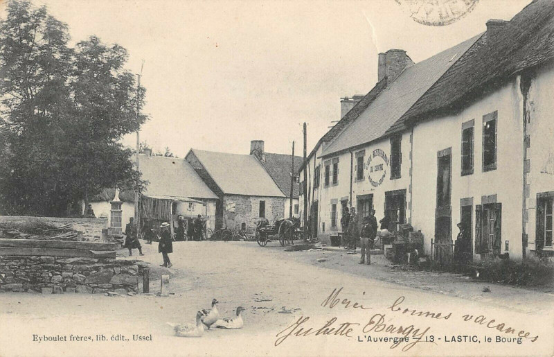 Carte postale ancienne Lastic Le Bourg à Lastic
