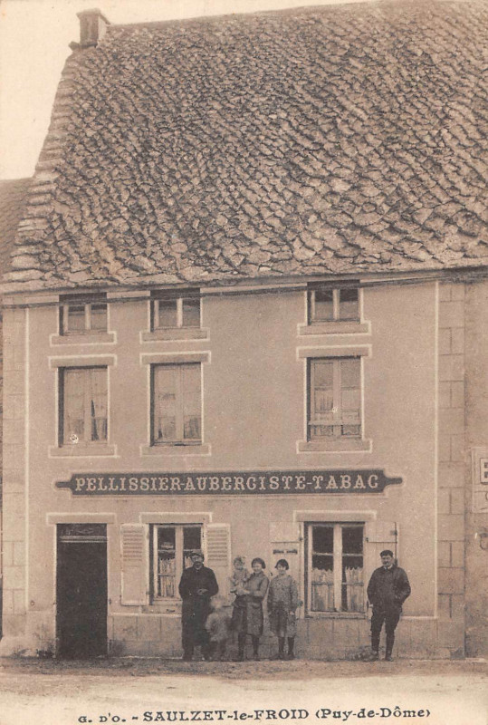 Carte postale ancienne Saulzet Le Froid Pelissier Aubergiste à Saulzet-le-Froid