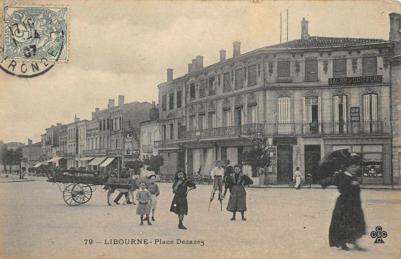 Carte postale ancienne Libourne Place Decazes à Libourne