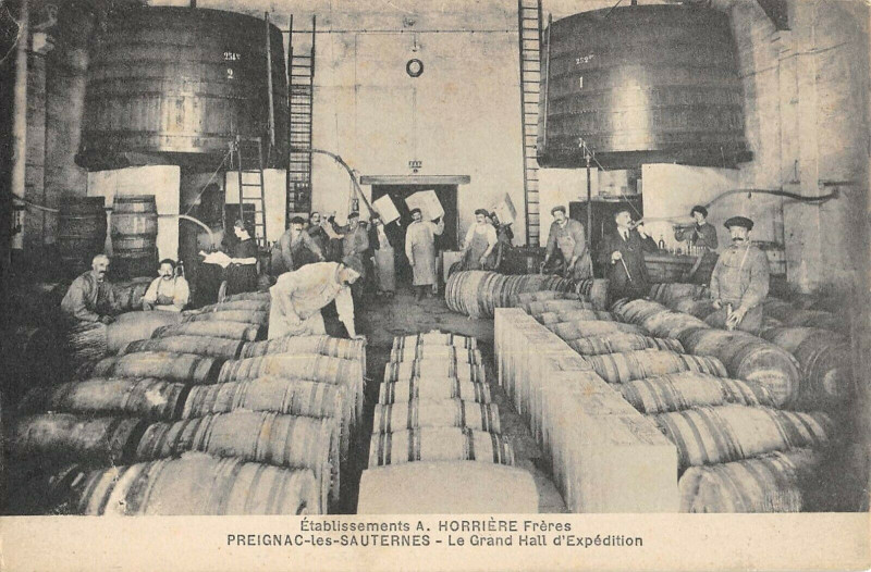 Carte postale ancienne Preignac Sauternes Ets Horriere Freres Le Grand Hall D'Expedition à Preignac