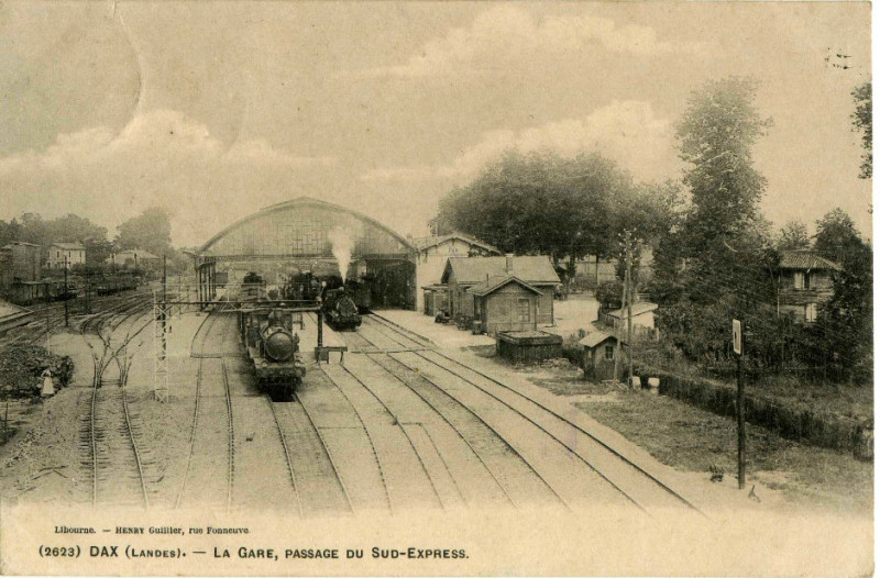 Carte postale ancienne Dax (Landes) - La Gare, passage du Sud-Express