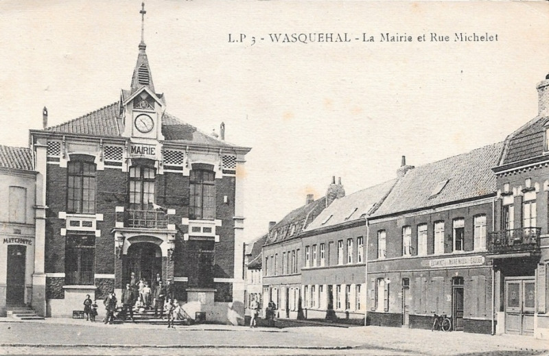 Carte postale ancienne La mairie de Wasquehal et sa maternité