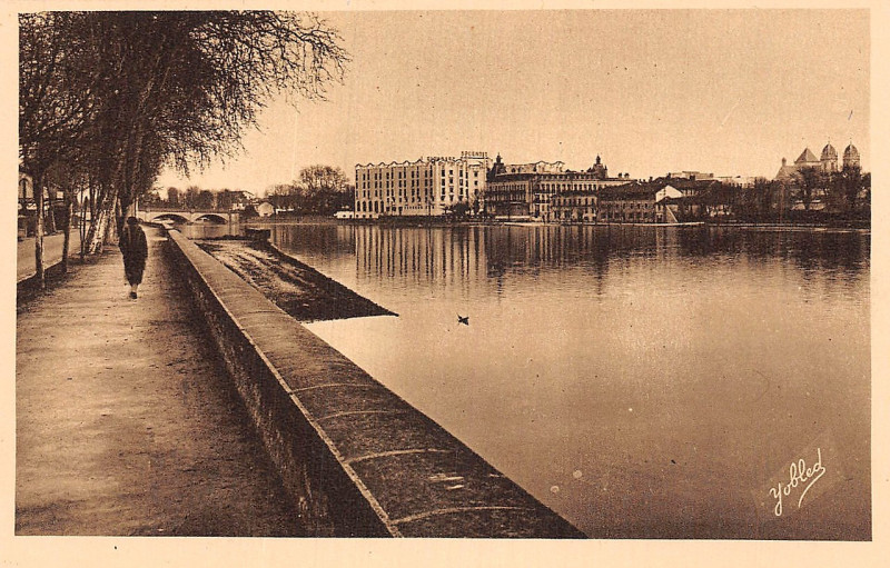 Carte postale ancienne Dax (Landes) - rives de l'Adour 3