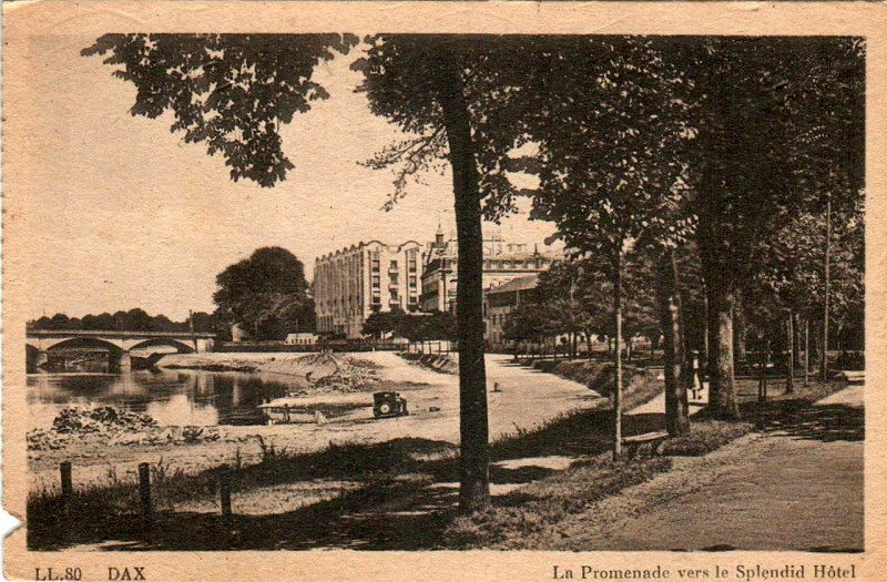 Carte postale ancienne Dax (Landes) - Promennade des Baignots 4