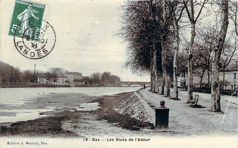 Carte postale ancienne Dax (Landes) - rives de l'Adour 1
