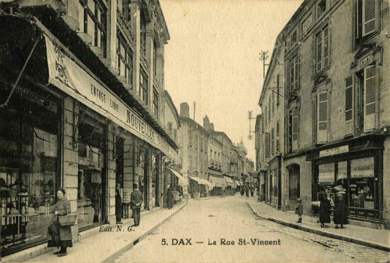 Carte postale ancienne Dax (Landes) - rue Saint-Vincent 7