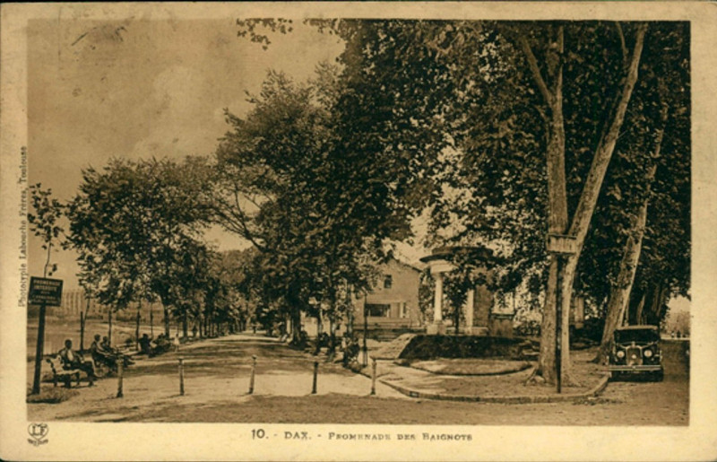 Carte postale ancienne Dax (Landes) - Promennade des Baignots 10