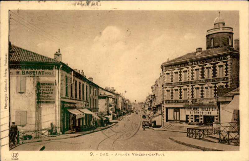 Carte postale ancienne Dax (Landes) - route de Saint-Vincent-de-Paul 10
