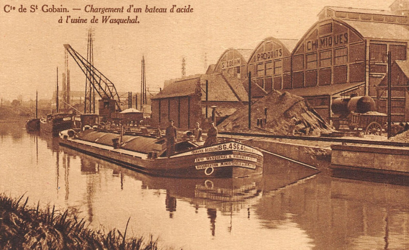Carte postale ancienne Usine de produits chimiques St Gobain sur la Marque à Wasquehal