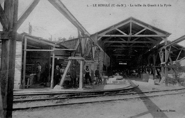Carte postale ancienne Le Hinglé (C-du-N) La taille du Granit a la Pyrie