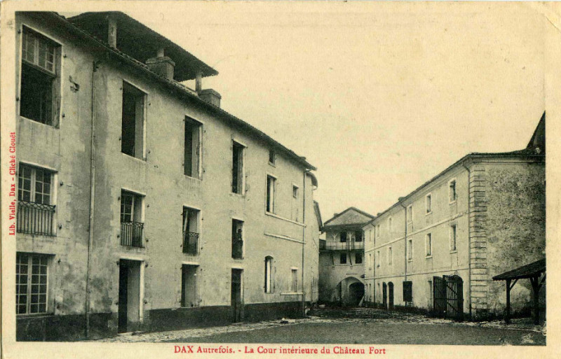 Carte postale ancienne Dax (Landes) - L'Ancien Château-Fort 5