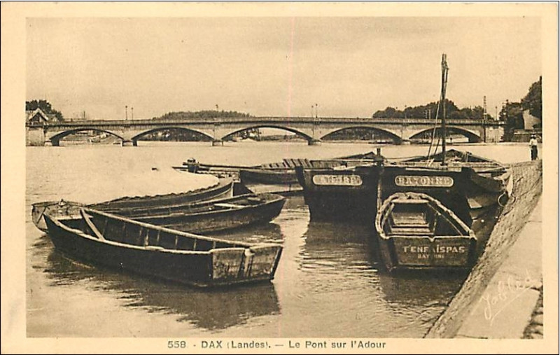 Carte postale ancienne Dax (Landes) - rives de l'Adour 18