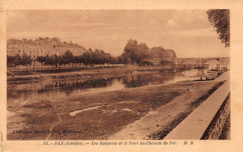 Carte postale ancienne Dax (Landes) - rives de l'Adour 15