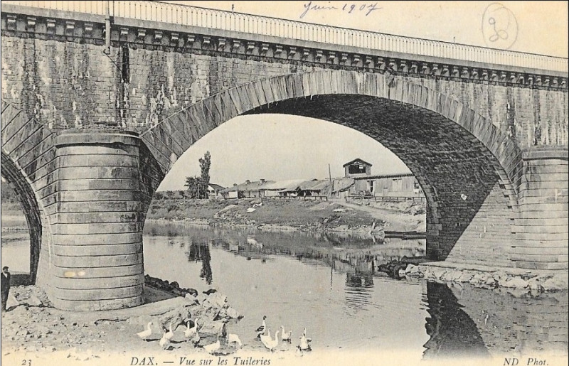 Carte postale ancienne Dax (Landes) - Pont du Chemin du Fer 7