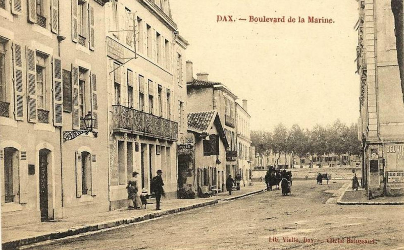 Carte postale ancienne Dax (Landes) - Boulevard de la Marine 4