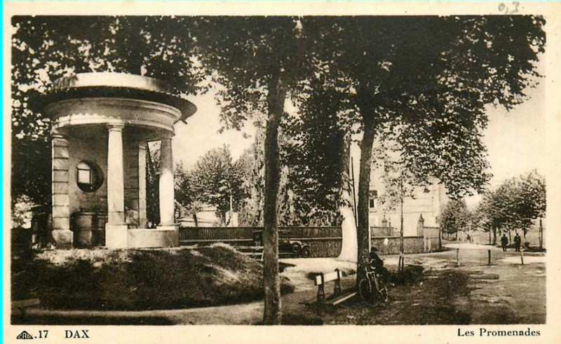 Carte postale ancienne Dax (Landes) - Promennade des Baignots 8