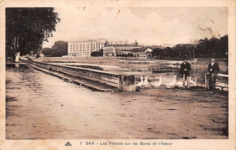 Carte postale ancienne Dax (Landes) - rives de l'Adour 21