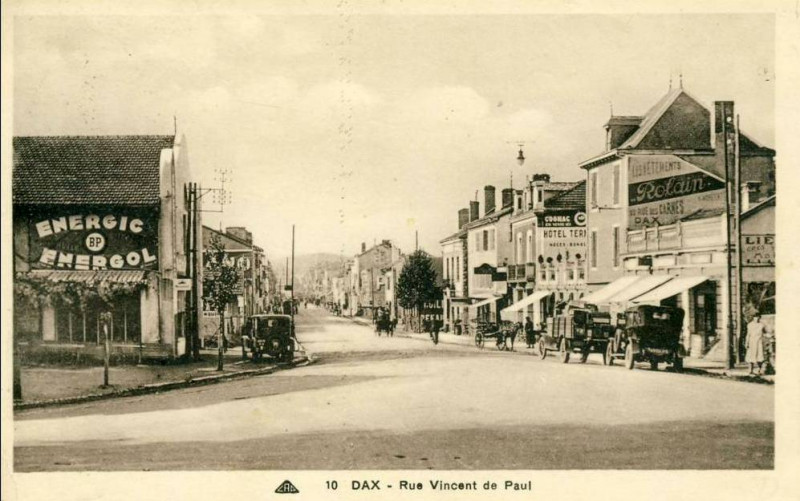 Carte postale ancienne Dax (Landes) - route de Saint-Vincent-de-Paul 24