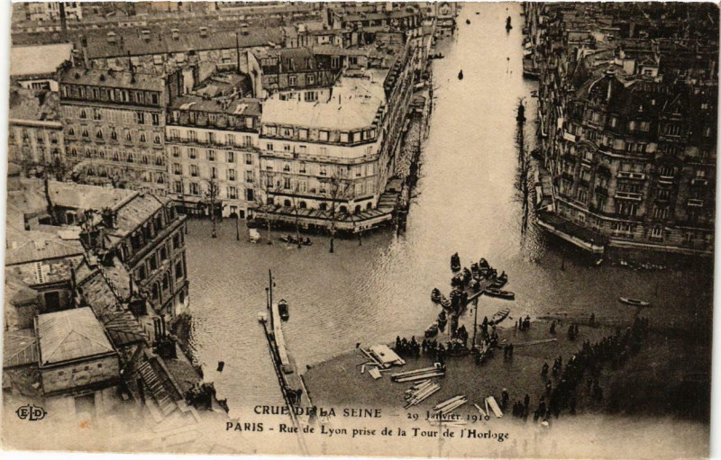 Carte postale ancienne Paris Rue de Lyon prise de la Tour de l'Horloge Inondations 1910 à Paris