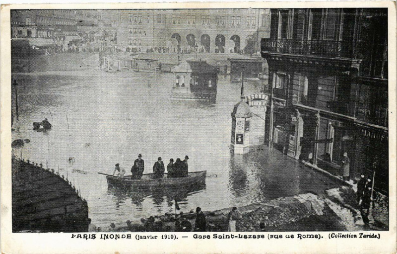 Carte postale ancienne Paris Gare Saint-Lazare Rue de Rome Inondations 1910 à Paris