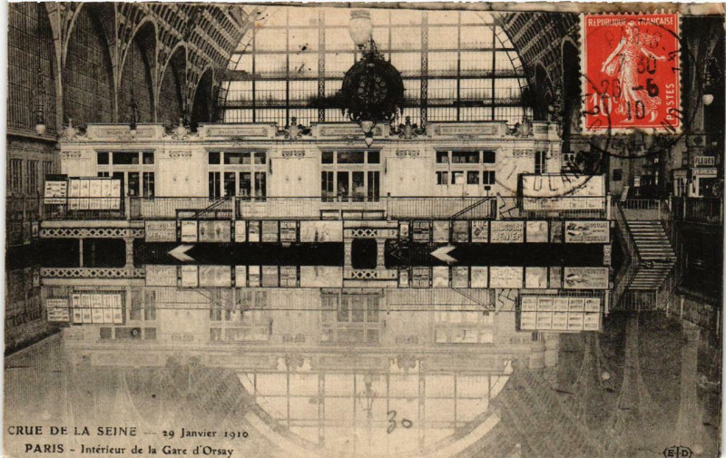 Carte postale ancienne Paris Intérieur de la Gare d'Orsay Inondations 1910 à Paris