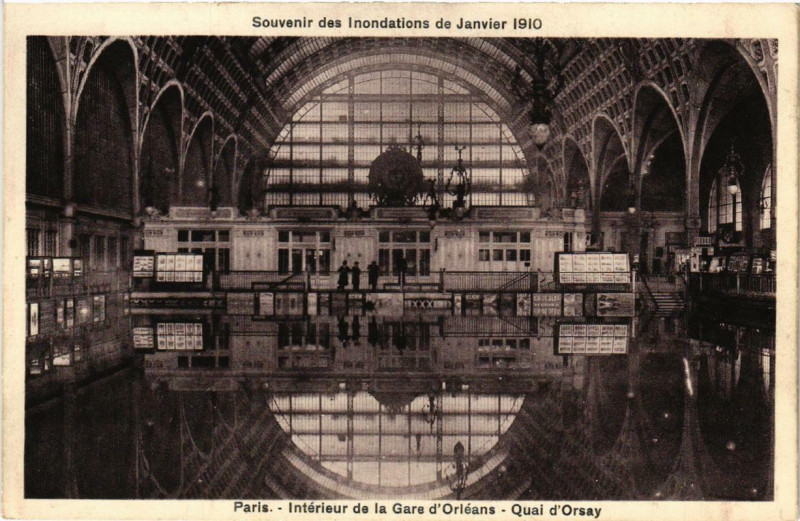 Carte postale ancienne Paris Intérieur de la Gare d'Orleans Inondations 1910 à Paris