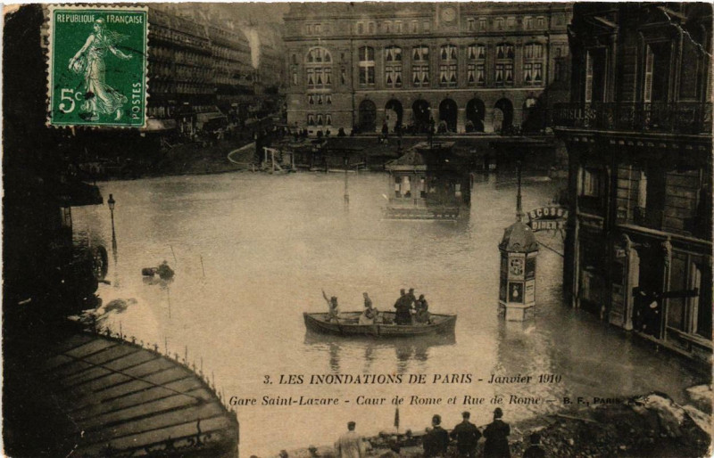 Carte postale ancienne Paris Gare Saint-Lazare Cour de Rome Inondations 1910 à Paris