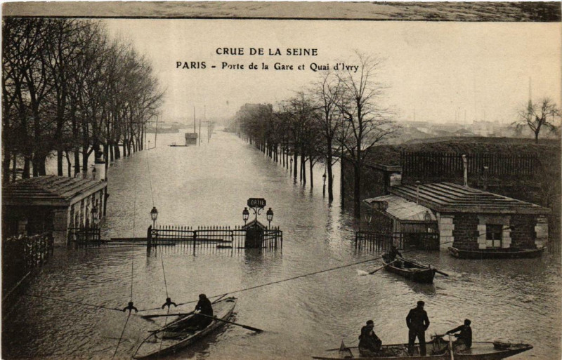Carte postale ancienne Paris Porte de la Gare et Quai d'Ivry Inondations 1910 à Paris