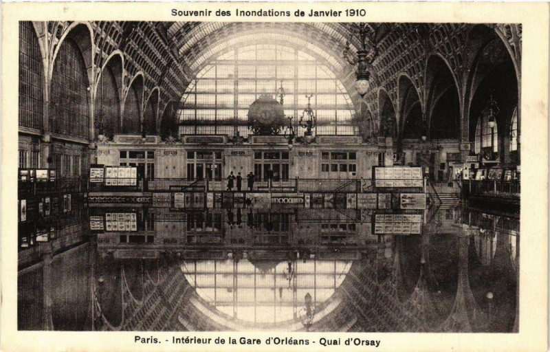 Carte postale ancienne Paris Intérieur de la gare d'Orleans Inondations 1910 à Paris