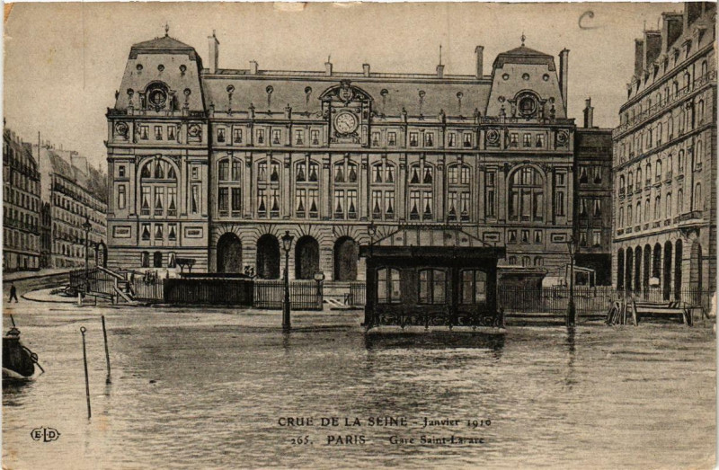 Carte postale ancienne Paris Gare Saint-Lazare Inondations 1910 à Paris