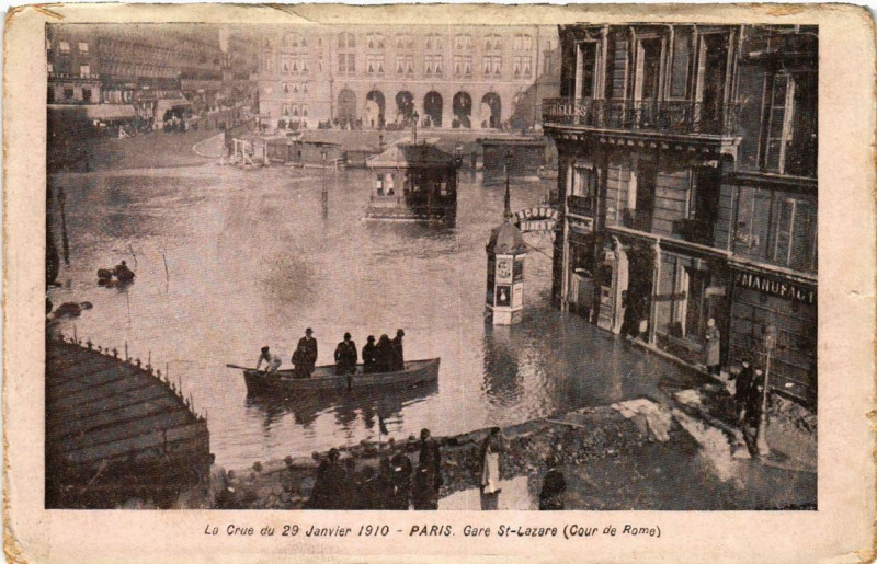 Carte postale ancienne Paris Gare Saint-Lazare Cour de Rome Inondations 1910 à Paris
