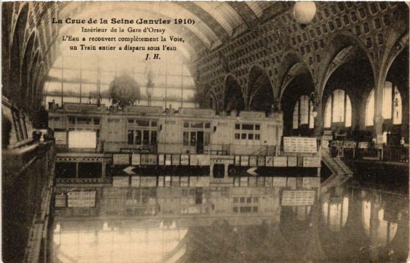Carte postale ancienne Paris Intérieur de la Gare d'Orsay Inondations 1910 à Paris