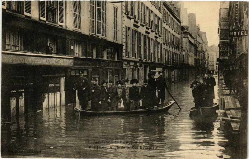 Carte postale ancienne Paris Rue Jacob Angle de la Rue Bonaparte Inondations 1910 à Paris