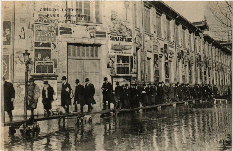 Carte postale ancienne Paris Avenue Rapp Inondations 1910 à Paris