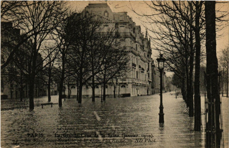 Carte postale ancienne Paris Rue Jean Goujon Cours la Reine Inondations 1910 à Paris