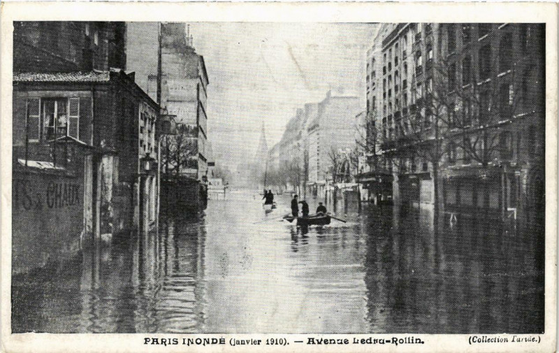 Carte postale ancienne Paris Avenue Ledru-Rollin Inondations 1910 à Paris