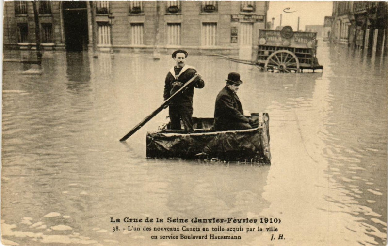 Carte postale ancienne Paris Boulevard Haussmann Inondations 1910 à Paris