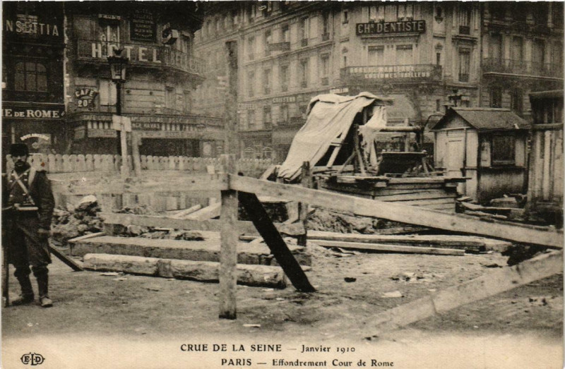 Carte postale ancienne Paris Effondrement Cour de Rome Inondations 1910 à Paris