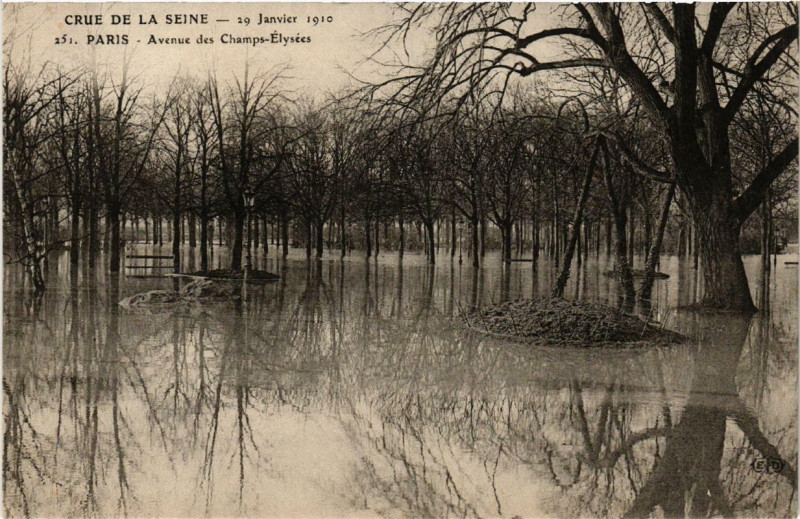 Carte postale ancienne Paris Avenue des Champs-Elysées Inondations 1910 à Paris