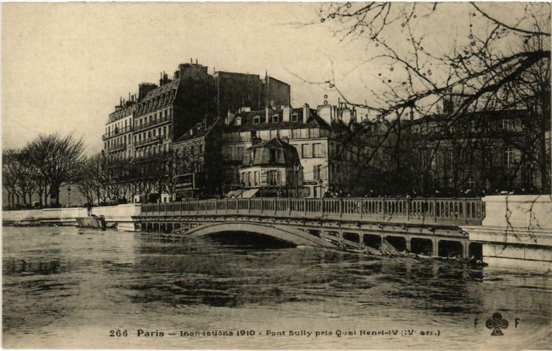 Carte postale ancienne Paris Pont Sully pris Quai Henri Iv Inondations 1910 à Paris